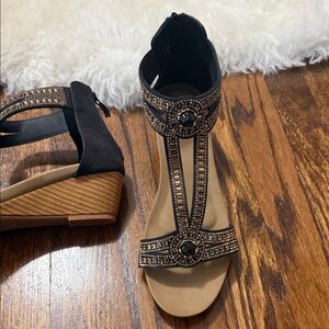 Source Unknown Black and Tan Embellished Wedge Sandals